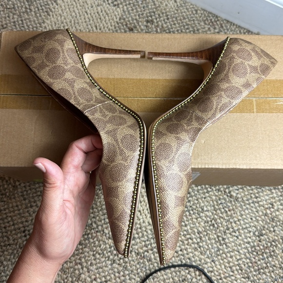Coach • Waverly Pump with Beadchain • Tan Coated Canvas • 10 • SO Gently Worn!😍 - Picture 13 of 16